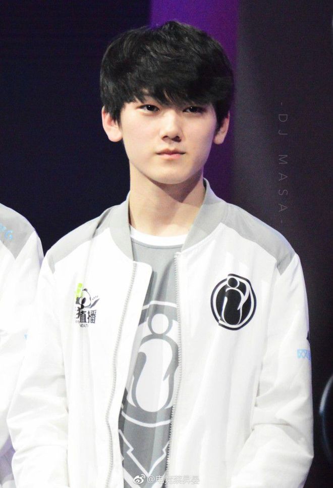 自S7淘汰RNG后，时隔六年T1再次在国际赛事BO5第五局取胜