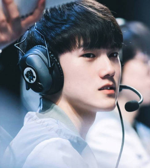 knight超越Tian成为LPL第一位连续五次打进胜者组决赛的选手