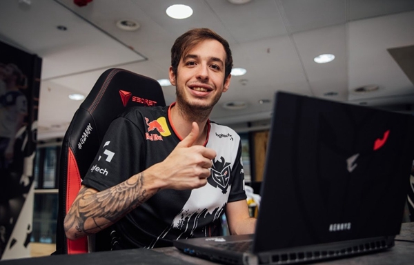 iG赛后群访 TheShy：第一局我后期犯了很大失误 输了比赛很抱歉